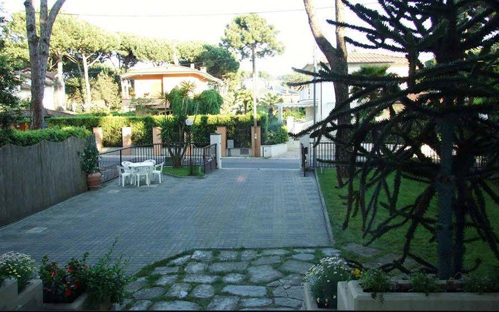 Hotel Giulio Cesare Cinquale Dış mekan fotoğraf