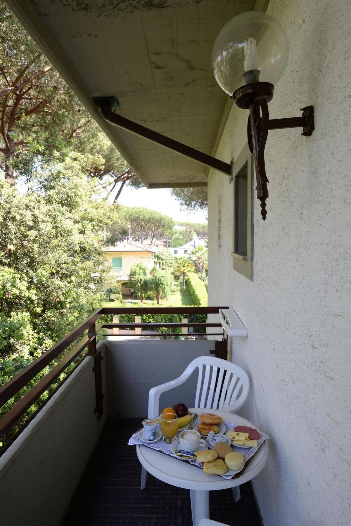 Hotel Giulio Cesare Cinquale Dış mekan fotoğraf