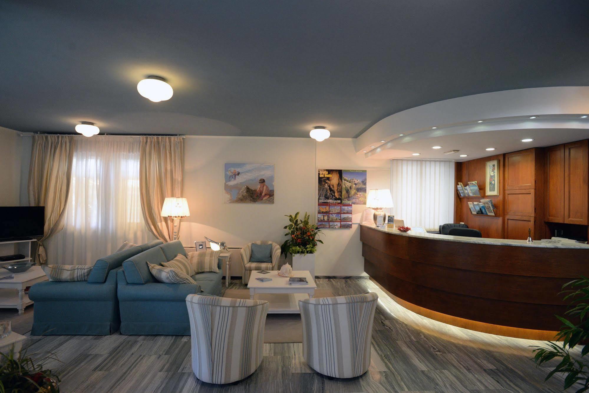 Hotel Giulio Cesare Cinquale Dış mekan fotoğraf