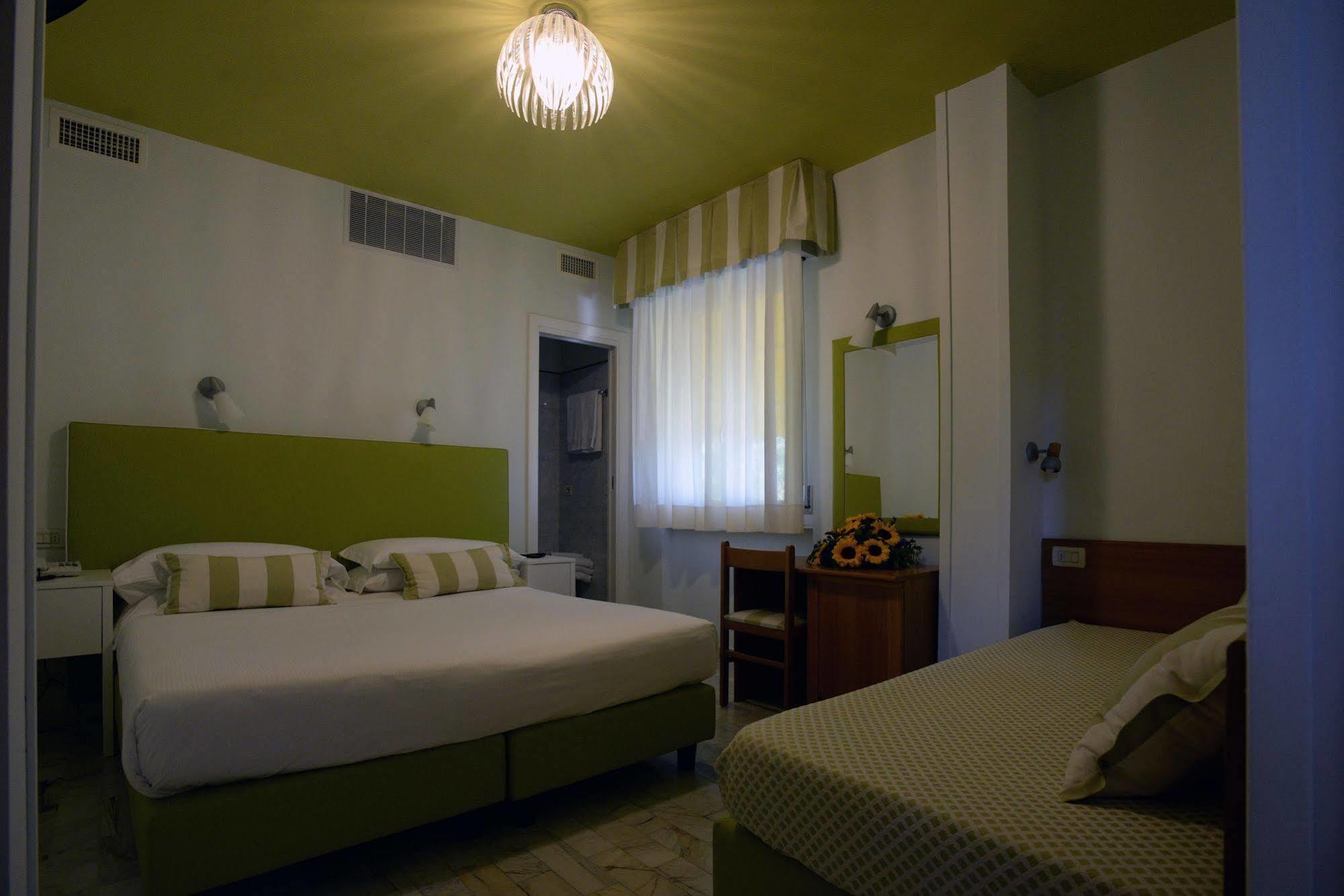 Hotel Giulio Cesare Cinquale Dış mekan fotoğraf