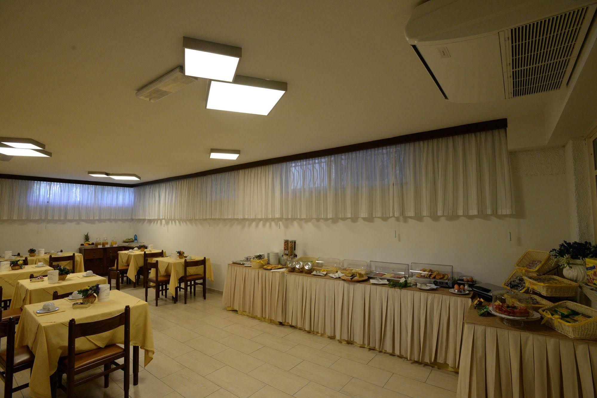 Hotel Giulio Cesare Cinquale Dış mekan fotoğraf